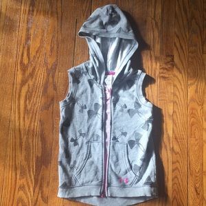 Girls small UA logo fleece vest in grey and black